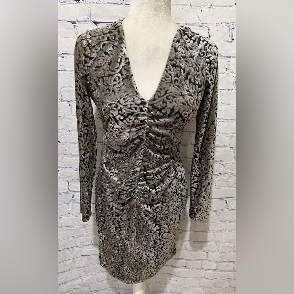 London Times Gray Flocked Velvet Pattern Dress Stretchy Size 6
